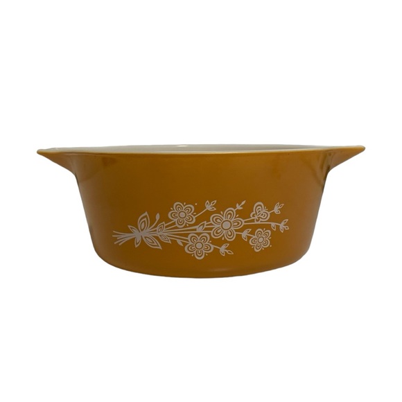 Set Of 2 Vintage Pyrex Butterfly Gold Casserole Dishes | 1.5 Qt. & 2.5 Qt. - Picture 2 of 16